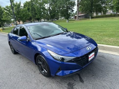 Used 2022 Hyundai Elantra SEL w/ Preferred Accessory Package FWD image 24