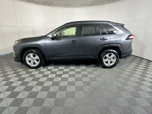 Used 2019 Toyota RAV4 XLE w/ Convenience Package FWD image 6