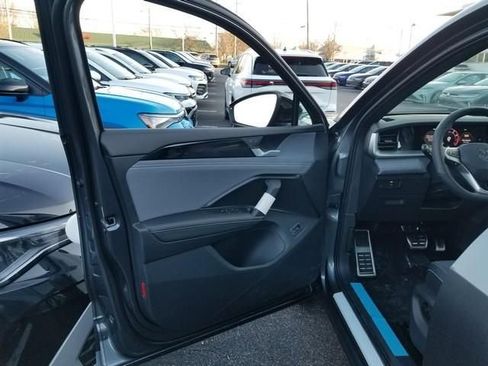 New 2026 Volkswagen Tiguan SE R-Line image 6