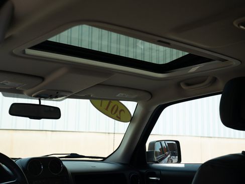 Used 2017 Jeep Patriot High Altitude image 24