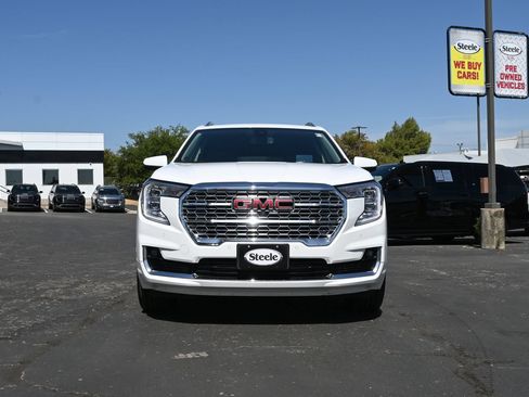 Used 2024 GMC Terrain Denali w/ Denali Premium Package AWD/4WD image 2