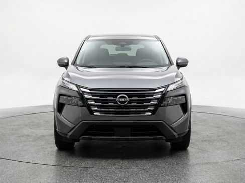 Used 2025 Nissan Rogue SV FWD image 2