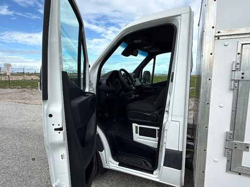 Used 2019 Mercedes-Benz Sprinter 170 image 18