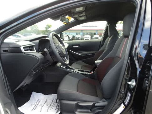 Certified 2025 Toyota Corolla SE image 18