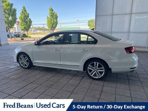 Used 2017 Volkswagen Jetta SEL FWD image 18