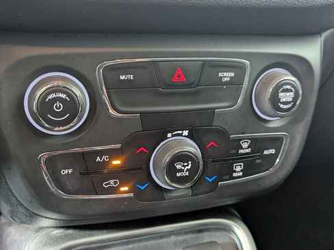Used 2020 Jeep Compass Latitude FWD image 22
