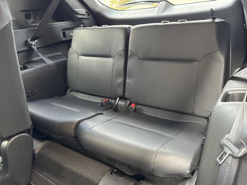 Used 2025 Mitsubishi Outlander SE image 11