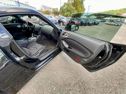Used 2016 Nissan 370Z Touring w/ Aerodynamics Package image 12
