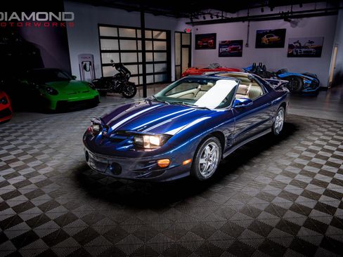 Used 2002 Pontiac Firebird Formula RWD image 3