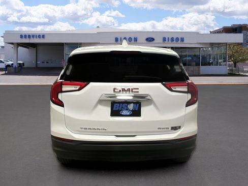 Used 2024 GMC Terrain SLE image 4