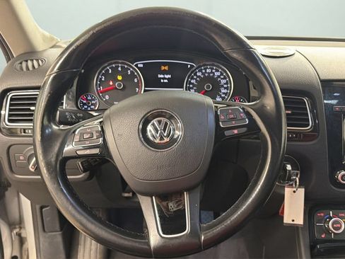 Used 2014 Volkswagen Touareg Sport AWD/4WD image 12