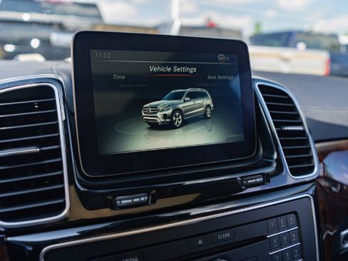 Used 2017 Mercedes-Benz GLS 550 4MATIC image 18