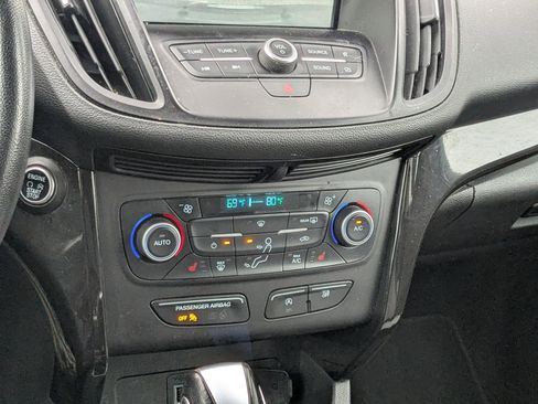 Used 2019 Ford Escape SE FWD image 17