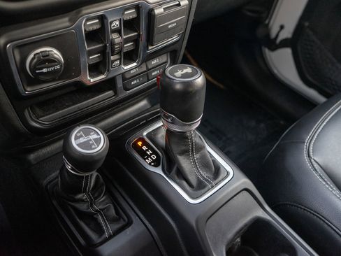 Used 2023 Jeep Wrangler Unlimited Sahara w/ Cold Weather Group AWD/4WD image 21