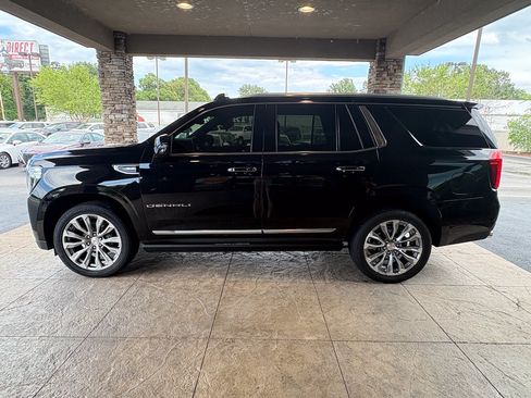 Used 2021 GMC Yukon Denali w/ Denali Premium Package RWD image 9
