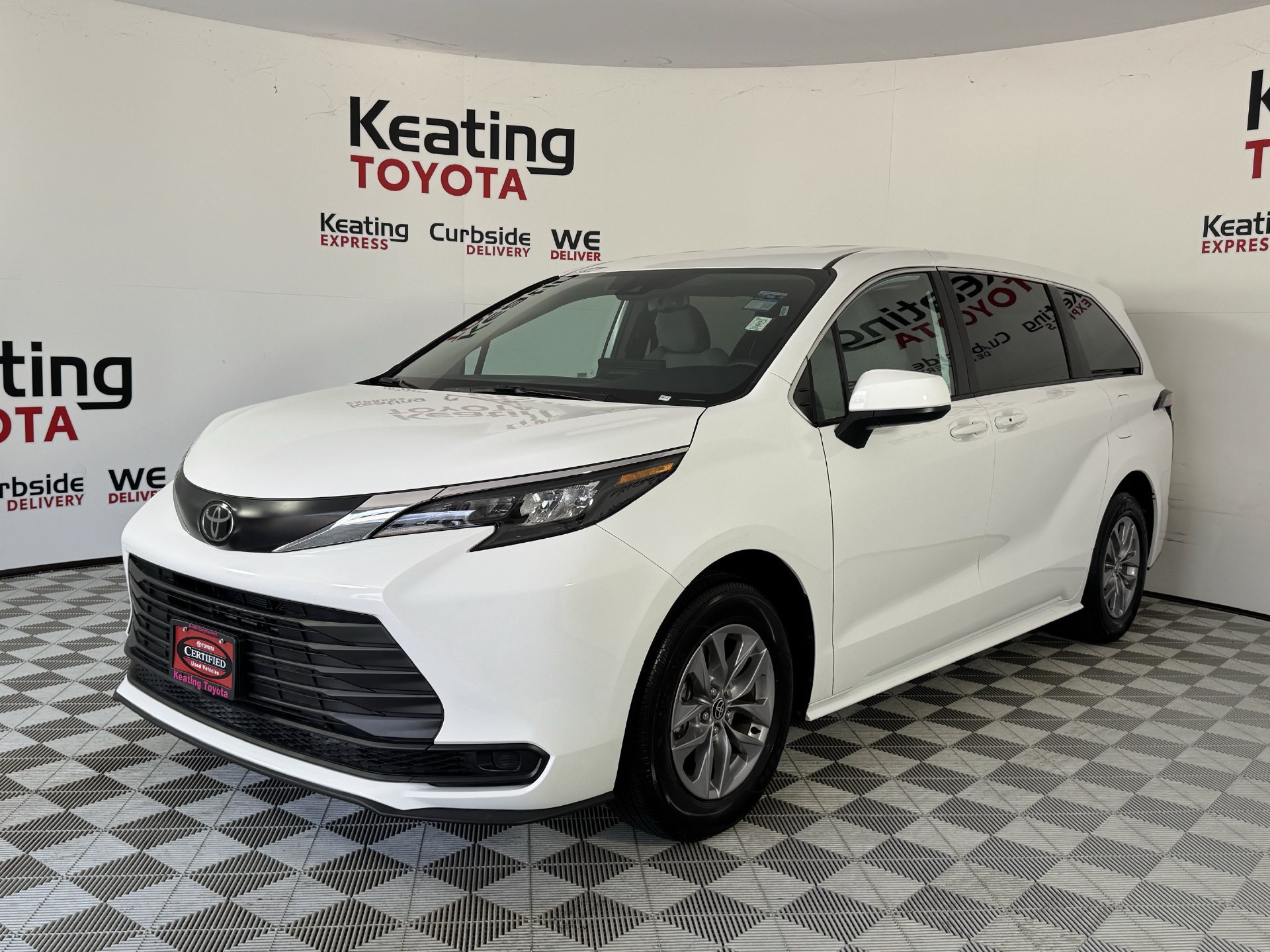 Certified 2026 Toyota Sienna LE FWD image 10