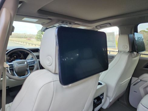 New 2026 GMC Yukon XL Denali w/ Denali Reserve Package image 10