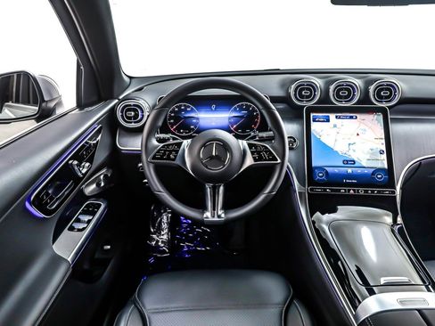 Used 2025 Mercedes-Benz GLC 300 image 5