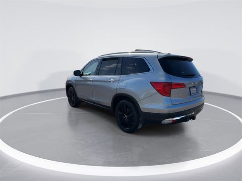 Used 2017 Honda Pilot Touring image 10