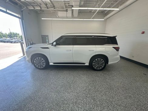 Used 2025 INFINITI QX80 Sensory AWD/4WD image 6