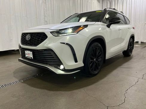 Certified 2024 Toyota Highlander XSE AWD/4WD image 28