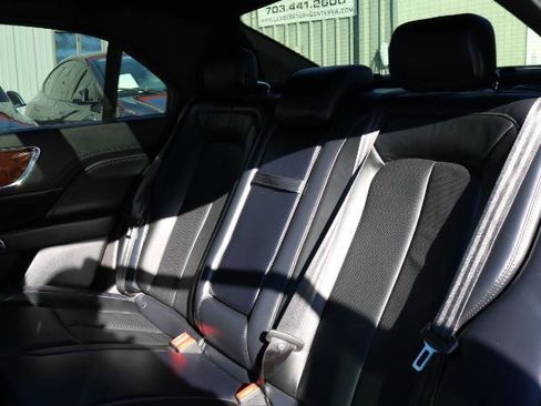 Used 2017 Lincoln Continental Select image 18