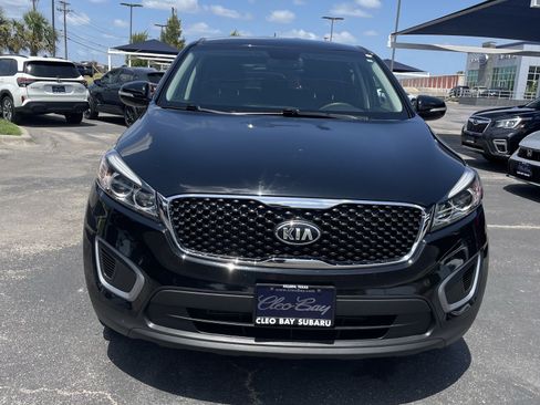 Used 2017 Kia Sorento L FWD image 2