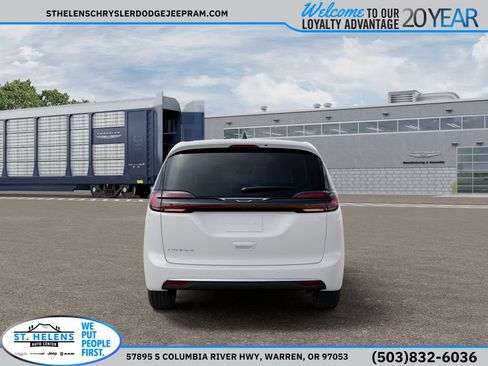 New 2027 Chrysler Pacifica Select FWD image 9