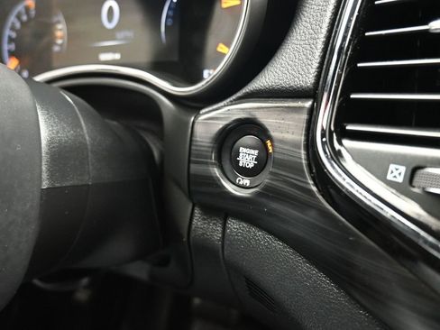 Used 2020 Jeep Grand Cherokee Altitude image 22