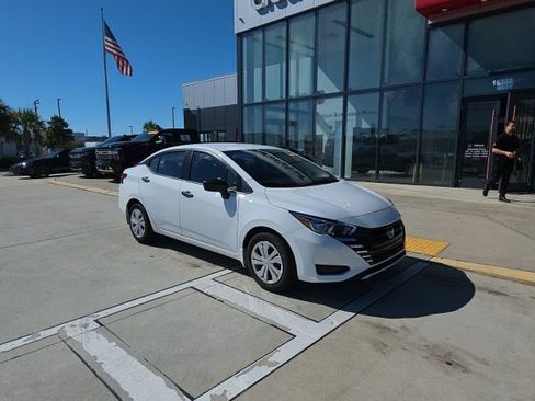 Used 2024 Nissan Versa S w/ Trunk Package image 2