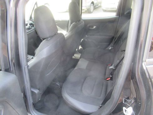 Used 2016 Jeep Renegade Latitude image 38