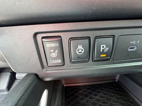 Used 2022 Nissan Frontier SV AWD/4WD image 17