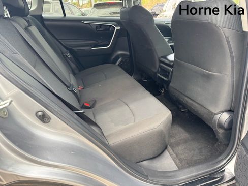 Used 2021 Toyota RAV4 LE FWD image 29
