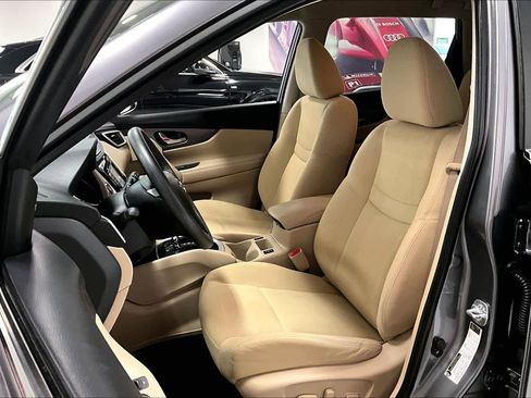 Used 2016 Nissan Rogue SV w/ SV Premium Package image 10