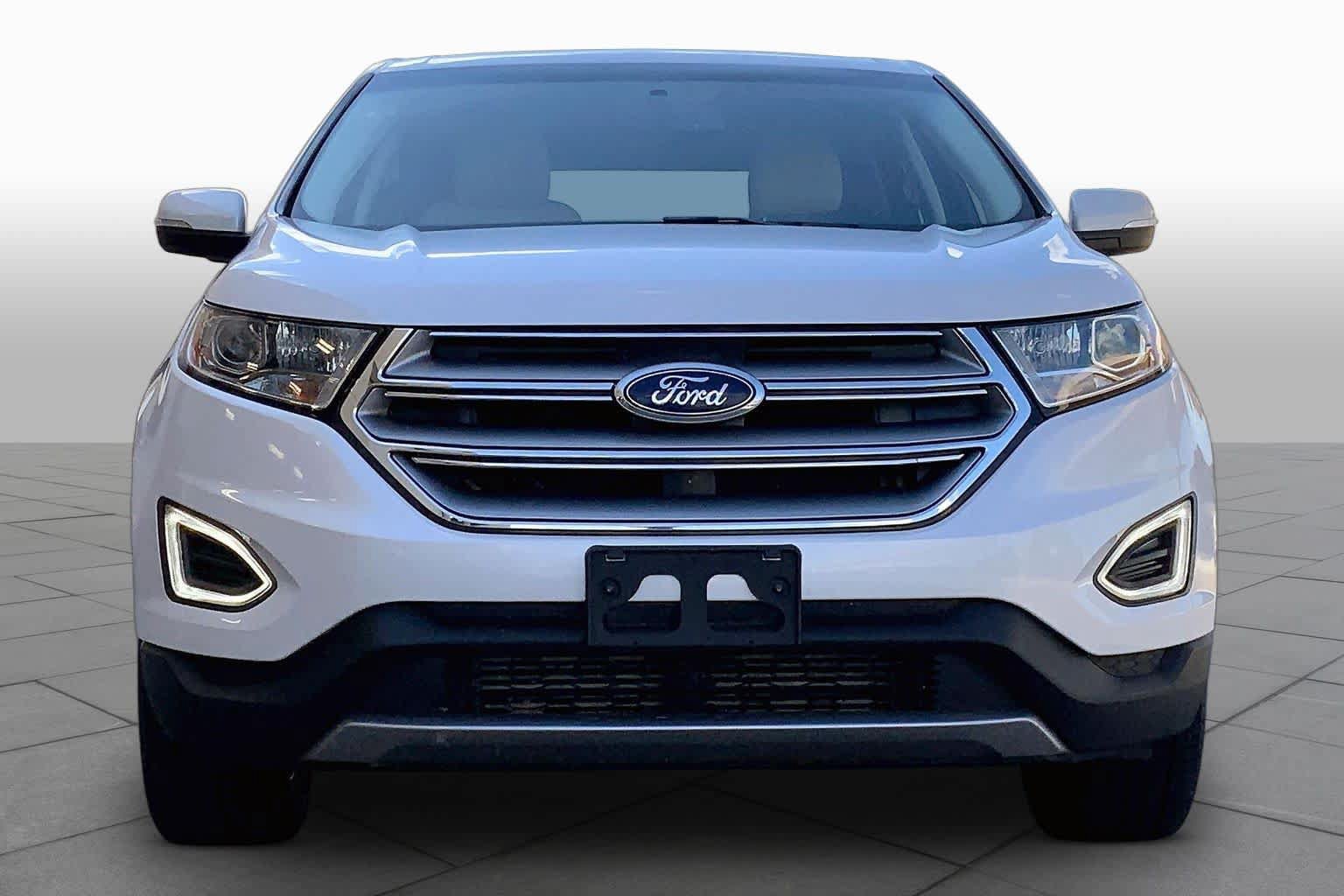 Used 2017 Ford Edge Titanium w/ Technology Package FWD image 3
