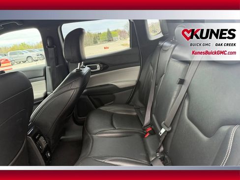 Used 2025 Jeep Compass Limited AWD/4WD image 9