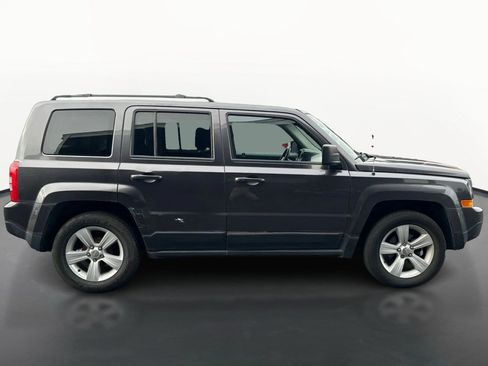 Used 2017 Jeep Patriot Latitude FWD image 2