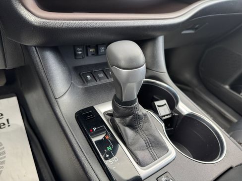 Used 2019 Toyota Highlander XLE AWD/4WD image 8