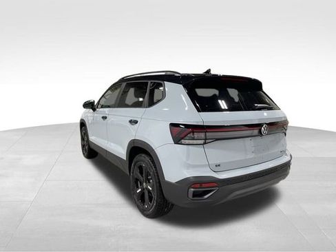 New 2026 Volkswagen Taos SE AWD/4WD image 3