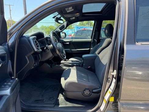 Used 2016 Toyota Tacoma TRD Sport w/ Premium & Technology Package AWD/4WD image 15