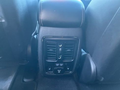 Used 2017 Jeep Grand Cherokee Limited image 15