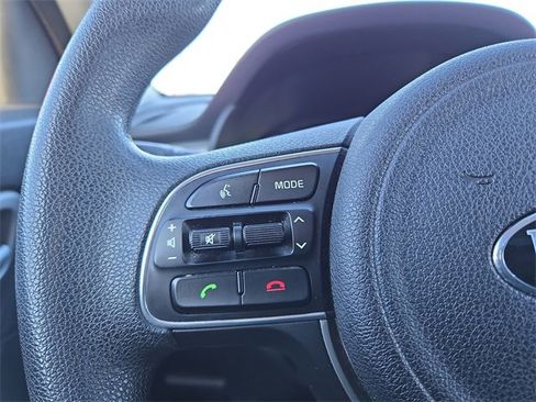 Used 2018 Kia Niro LX image 18