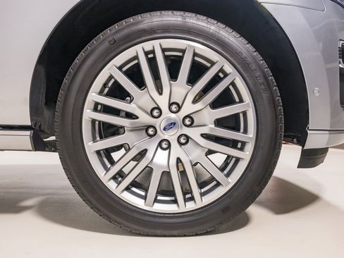 Used 2024 Ford Expedition Platinum image 11