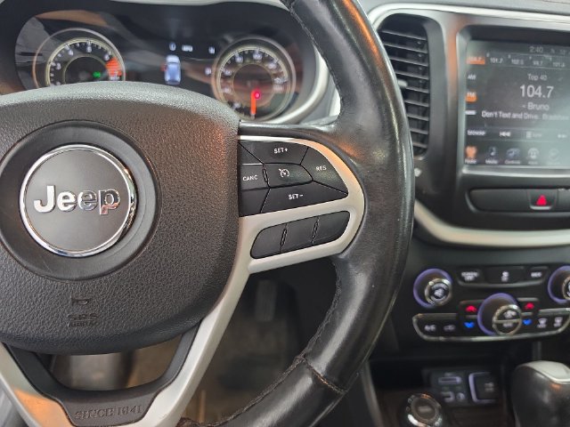 Used 2017 Jeep Cherokee Limited AWD/4WD image 13