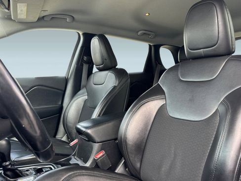 Used 2020 Jeep Cherokee Latitude Plus image 24