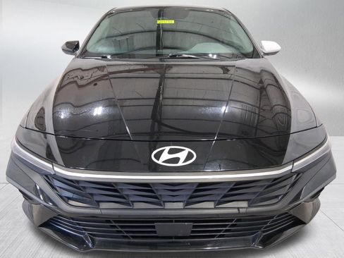 Used 2024 Hyundai Elantra SEL FWD image 2
