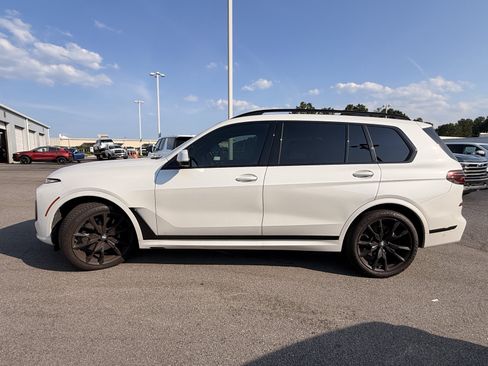Used 2024 BMW X7 xDrive40i w/ M Sport Package AWD/4WD image 9
