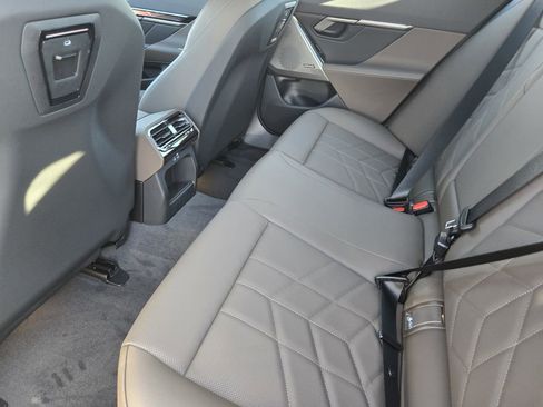 New 2026 BMW 550e xDrive w/ Premium Package image 31