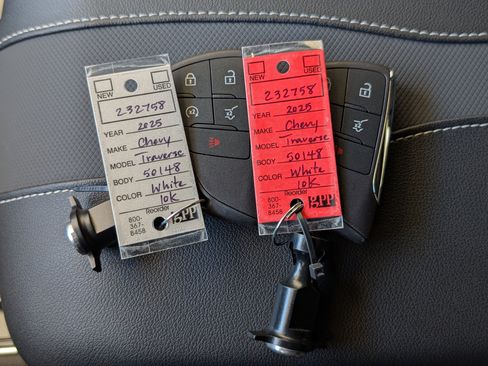 Used 2025 Chevrolet Traverse Z71 w/ Driver Confidence Package image 40