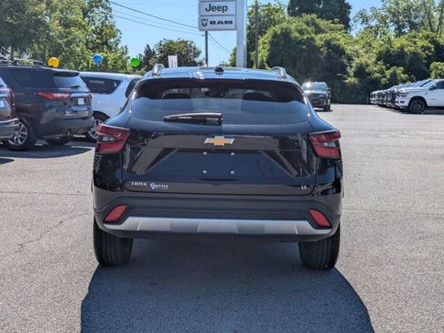 Used 2025 Chevrolet Trax LT FWD image 4